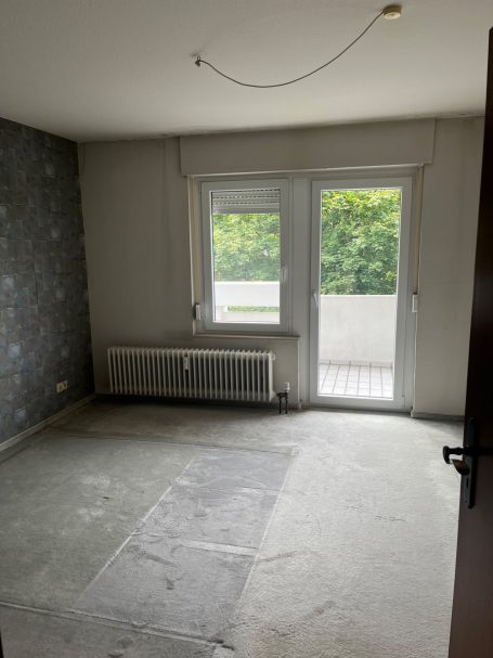 Schlafzimmer mit Zugang 2 zum Balkon