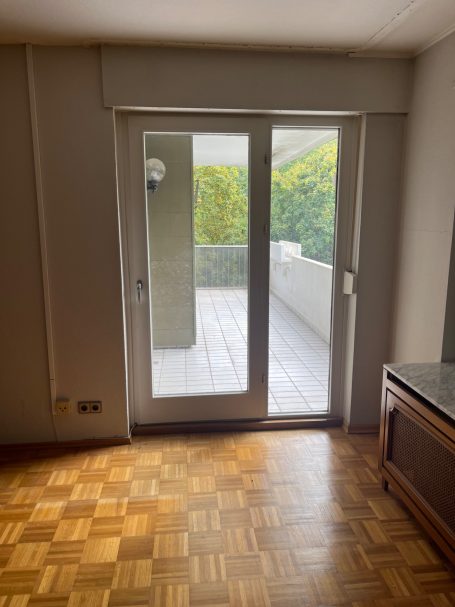 Wohnzimmer Zugang 1 Balkon